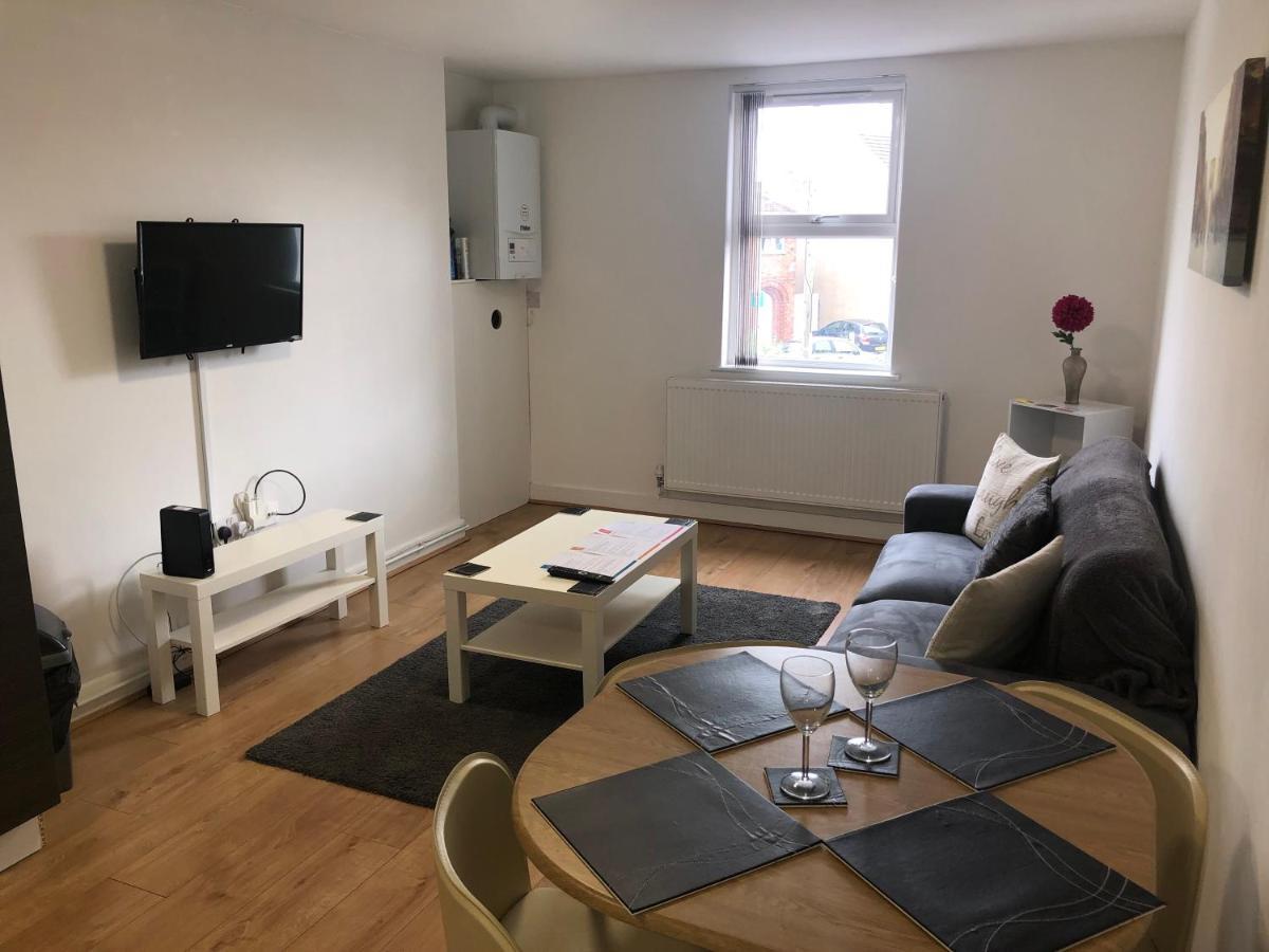 2 Bedroom Large First Floor Apartment With Free Parking Loughborough Exteriör bild